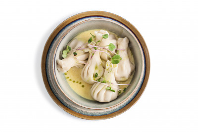 Хінкалі з м'ясом телятини у вершково-пармезановому соусі