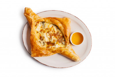 Хачапурі з інжирним варенням