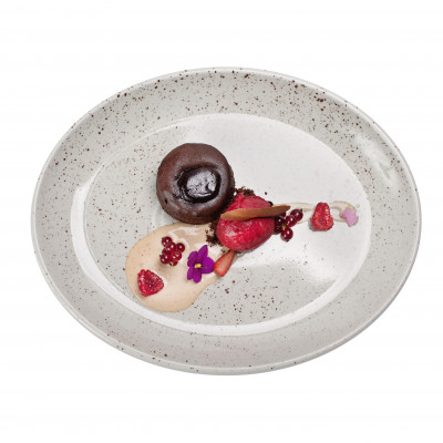 Шоколадний фондан, доповнений сорбетом/Chocolate fondant with raspberry sorbet